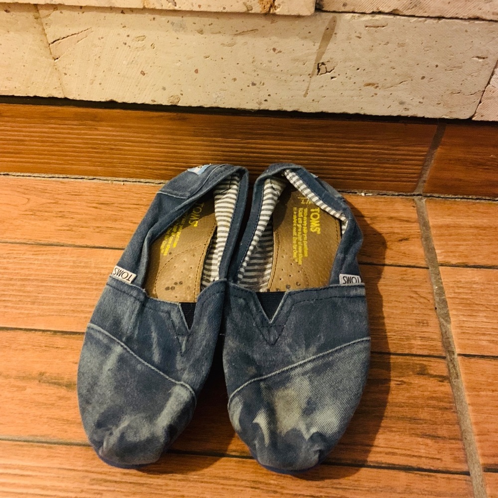 Blue toms